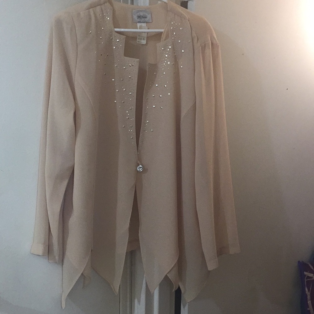 Creamy taupe 3pc woman’s suit. Brand New! 💖